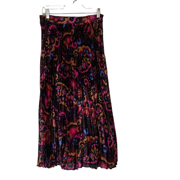 Ann Taylor Paisley pleated midi skirt size 0. Side zipper with hook & eye. - Picture 3 of 11